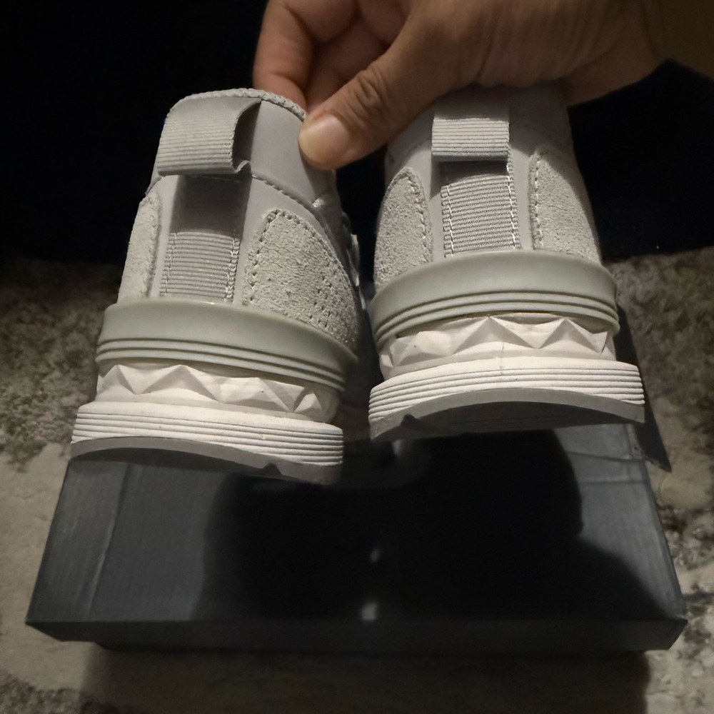 New Balance Light Gray Athletic Shoes - Picture 4 of 7